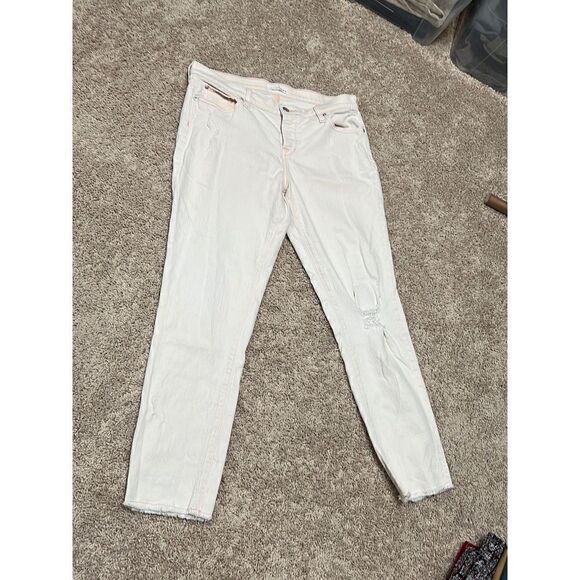 Ann Taylor Loft Light Pink Wash Boyfriend Jeans size 10 / 30 Waist - Picture 4 of 5